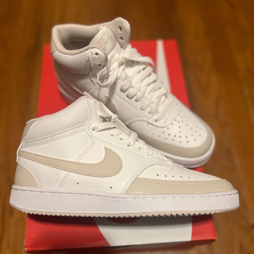Nike Women Court Vision Mid